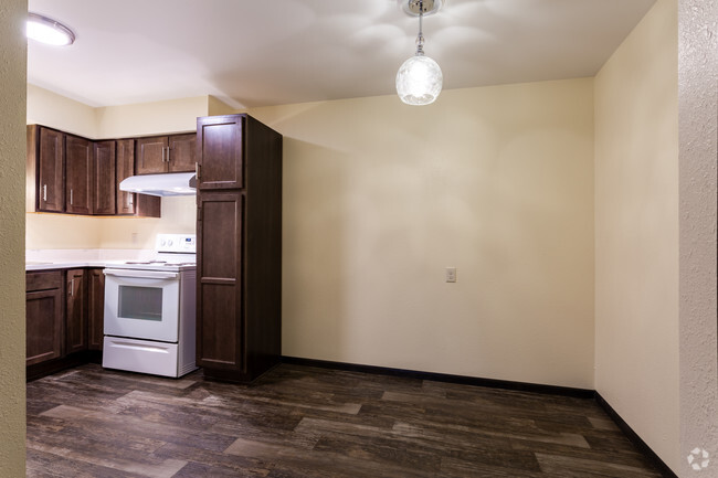 2HAB, 1BA - Sherwood Manor IX