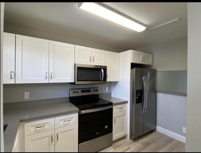 Building Photo - 4700 Lucerne Lakes Blvd W