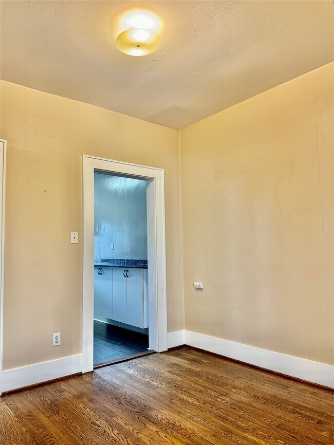 Foto del edificio - 605 W Saulnier St