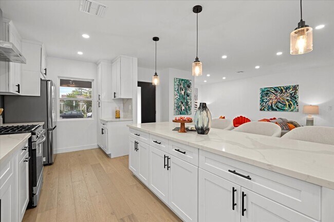 Foto del edificio - 5815 Saloma Ave