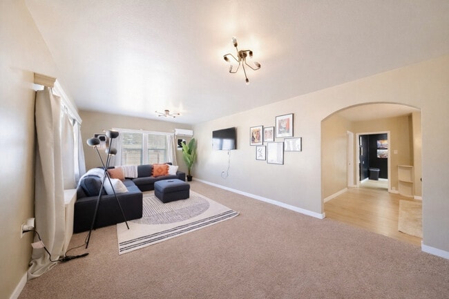 Foto del edificio - 170 E 100 N