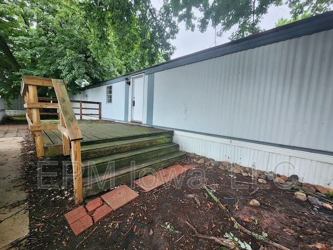 Building Photo - 700 W Ridgeway Ave