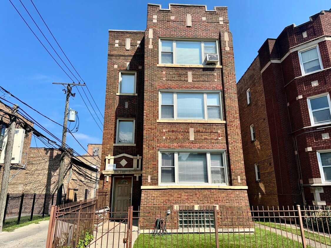 Primary Photo - 7915 S Langley Ave