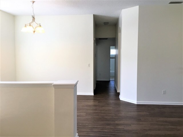 Building Photo - 125 Whisper Ridge Dr