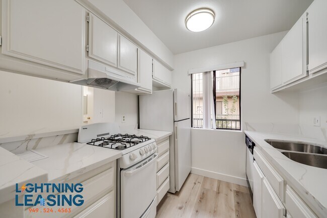 Foto del edificio - 6827 Whitsett Ave