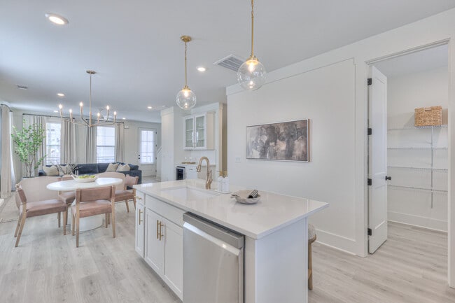 Building Photo - 10th and Park