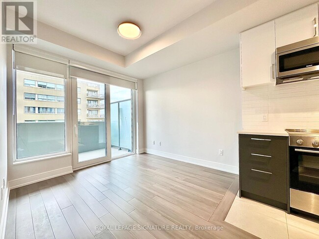 Photo du bâtiment - 2525 Bathurst St