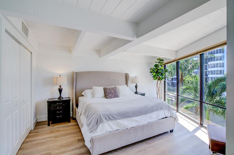 Foto principal - 3024 NE 49th St