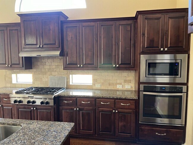 Building Photo - 5512 Lipan Apache Bend