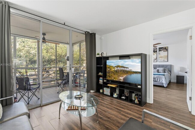 Foto del edificio - 9340 Lagoon Pl