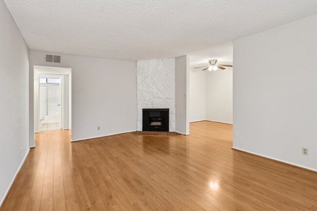 Foto del edificio - 725 E Providencia Ave