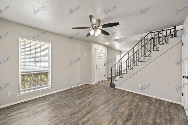 Building Photo - Wonderful 3/2.5 Duplex in Dallas (75224)!