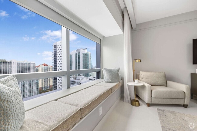 Building Photo - 1435 Brickell Ave