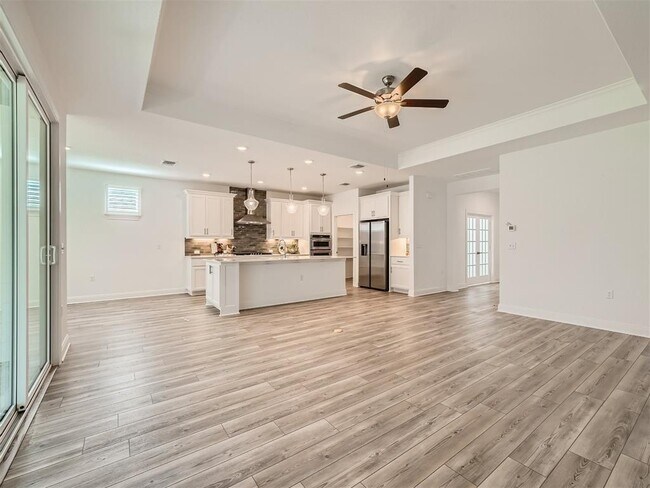Building Photo - 114 Striker Ln