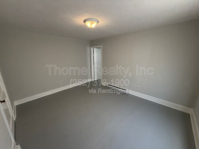 Building Photo - 912 Nashville Rd