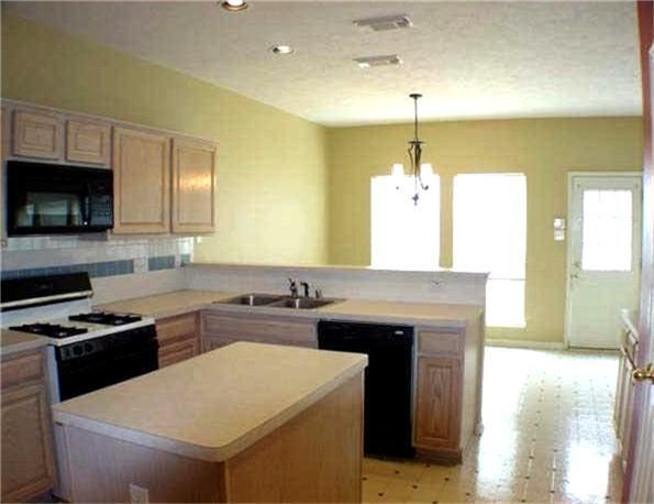 Building Photo - 1331 El Camino Village Dr