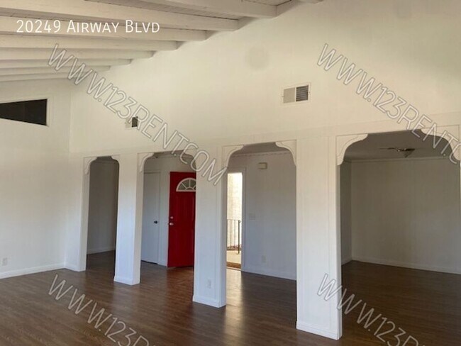 Foto del edificio - 20249 Airway Blvd