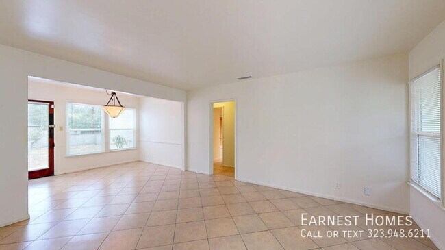 Foto del edificio - 16737 Magnolia Blvd