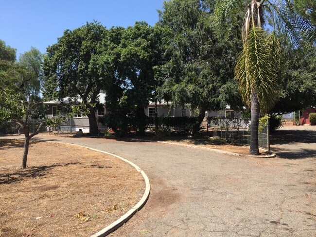Building Photo - 2252 Catalina Ave