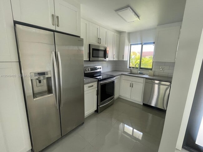 Building Photo - 9337 SW 6th Terrace