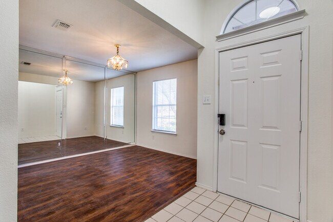 Foto del edificio - 8504 Clearbrook Dr