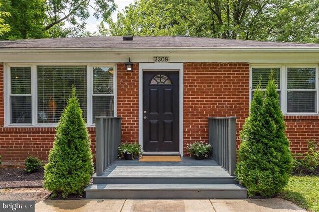 Foto del edificio - 2308 Linden Ln