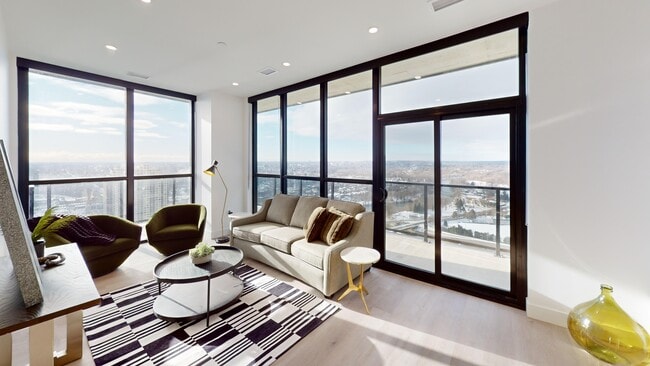 Building Photo - 100 - Centro