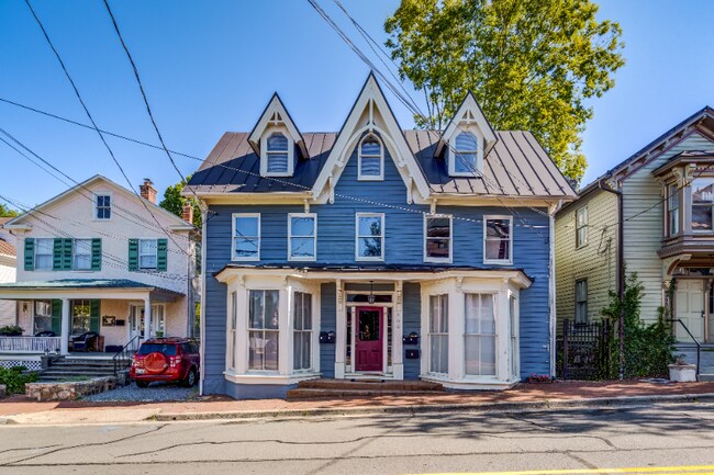 Building Photo - 206 Loudoun St SW