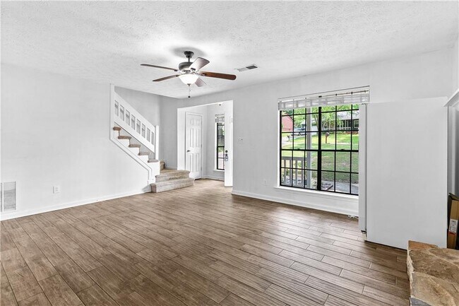 Foto del edificio - 2568 Redfield Dr