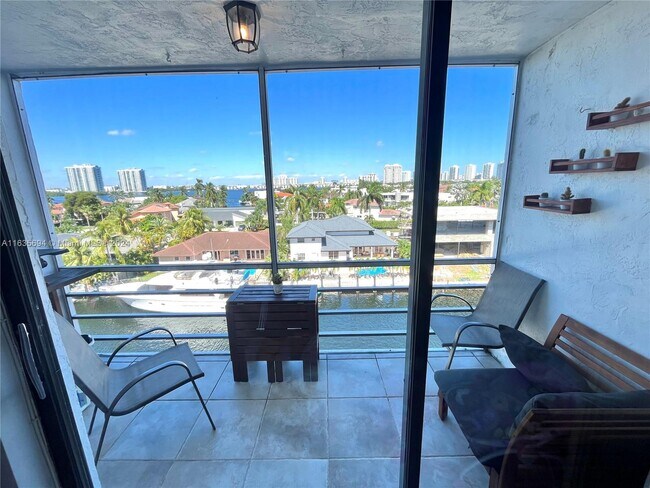 Foto del edificio - 2935 NE 163rd St