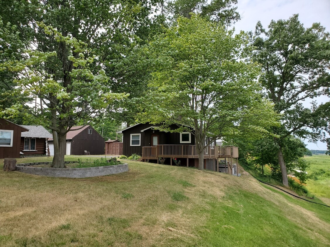 Primary Photo - 3888 N West River Rd