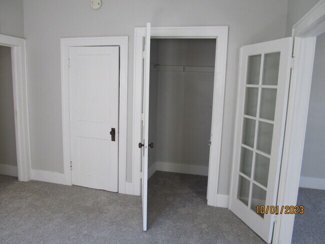 dining room - 829 Congress St