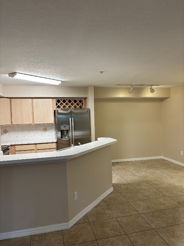 Building Photo - 827 Camargo Way