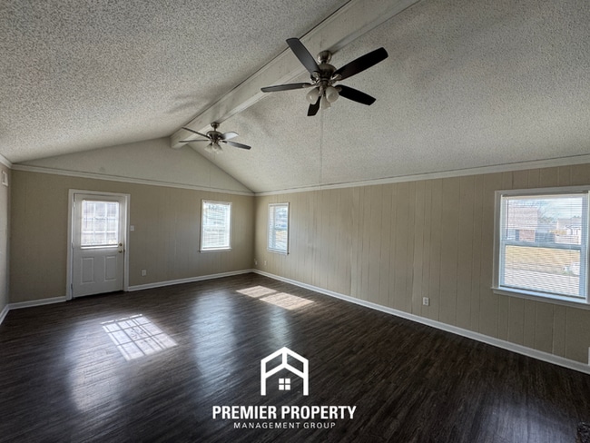 Foto del edificio - 6015 Harvest Hill Cove