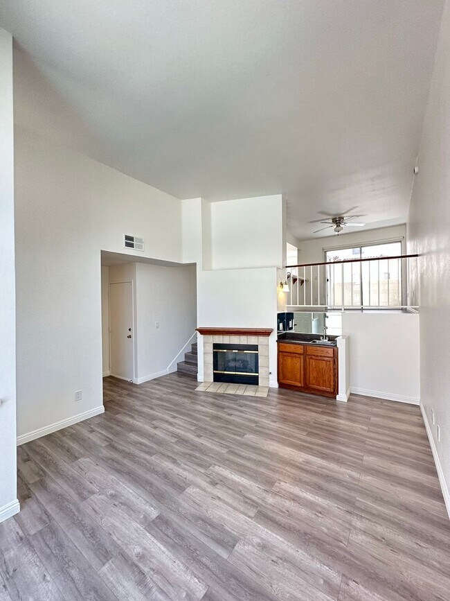 Foto del edificio - 5455 Sylmar Ave