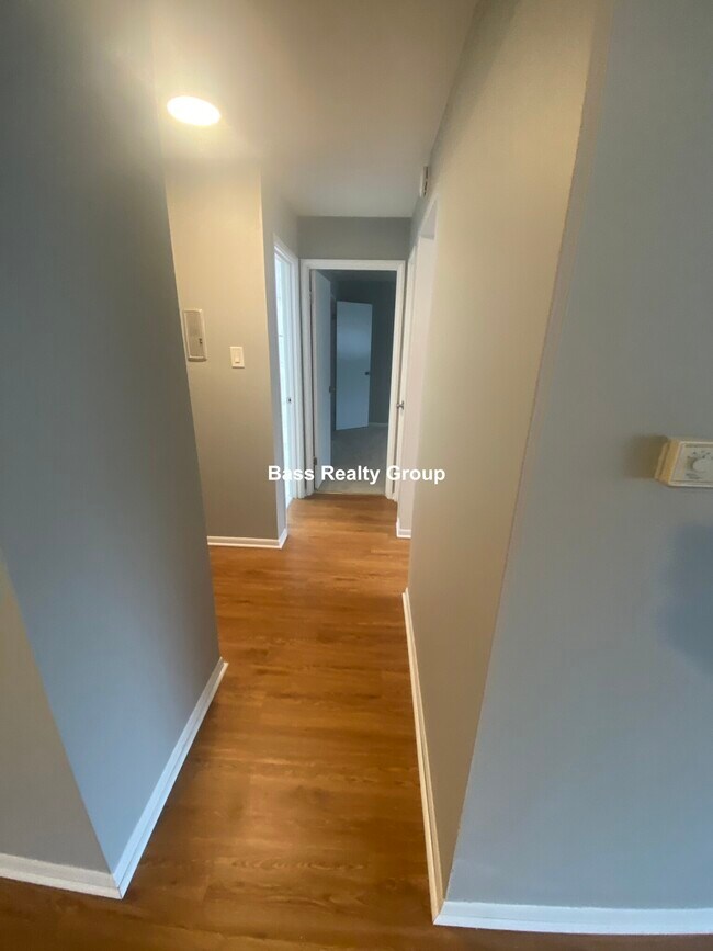 Foto del edificio - 10739 Keating Ave