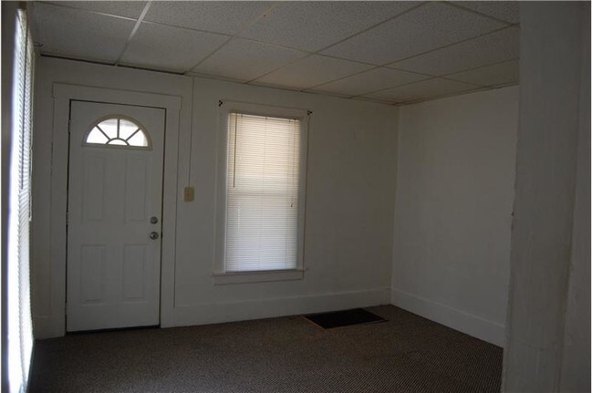 Building Photo - 406 6th St