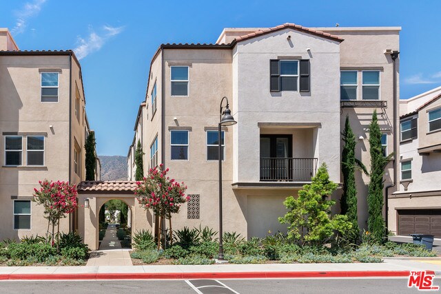 Foto del edificio - 543 W Foothill Blvd