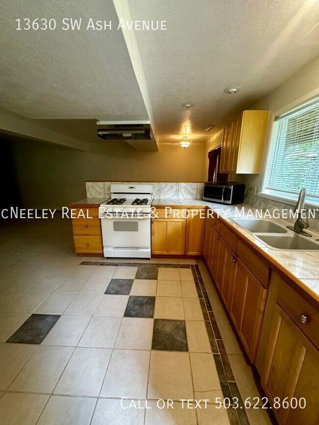 Building Photo - Large 1BR Duplex in Tigard