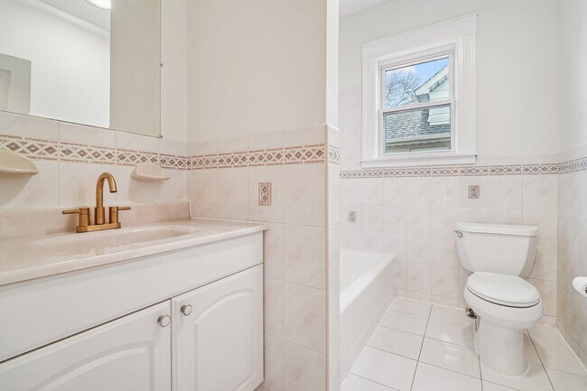 Building Photo - 1154 Anderson Ave