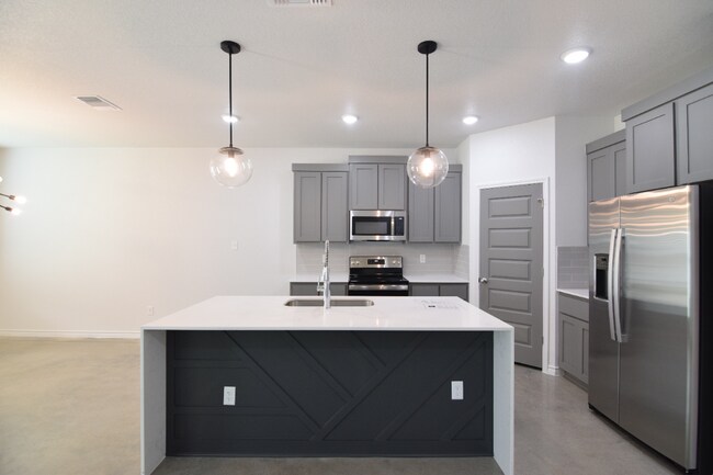 Building Photo - 2013 Clear Sky Ct