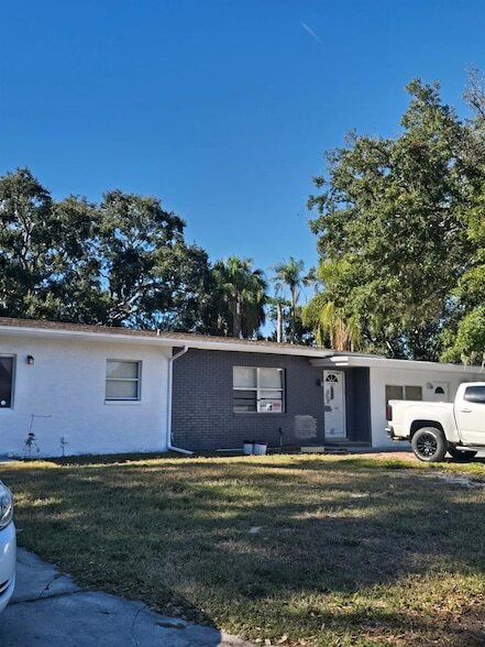 Foto del edificio - 1813 Hacienda Way