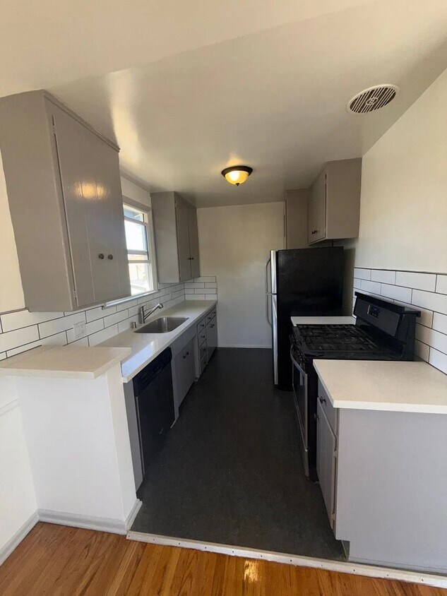 Foto principal - 6127 Romaine St