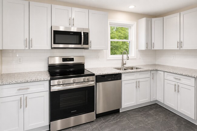 Foto del edificio - 2707 Little River Dr