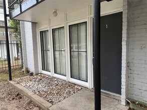 Building Photo - 1000 Heights Blvd