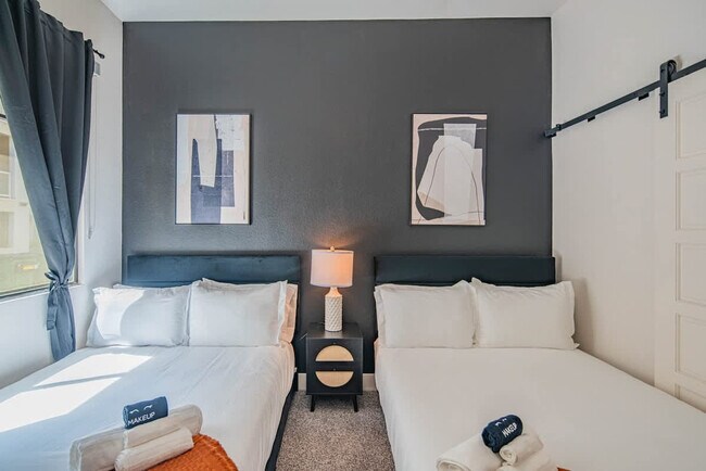 Foto del edificio - 15501 N Dial Blvd