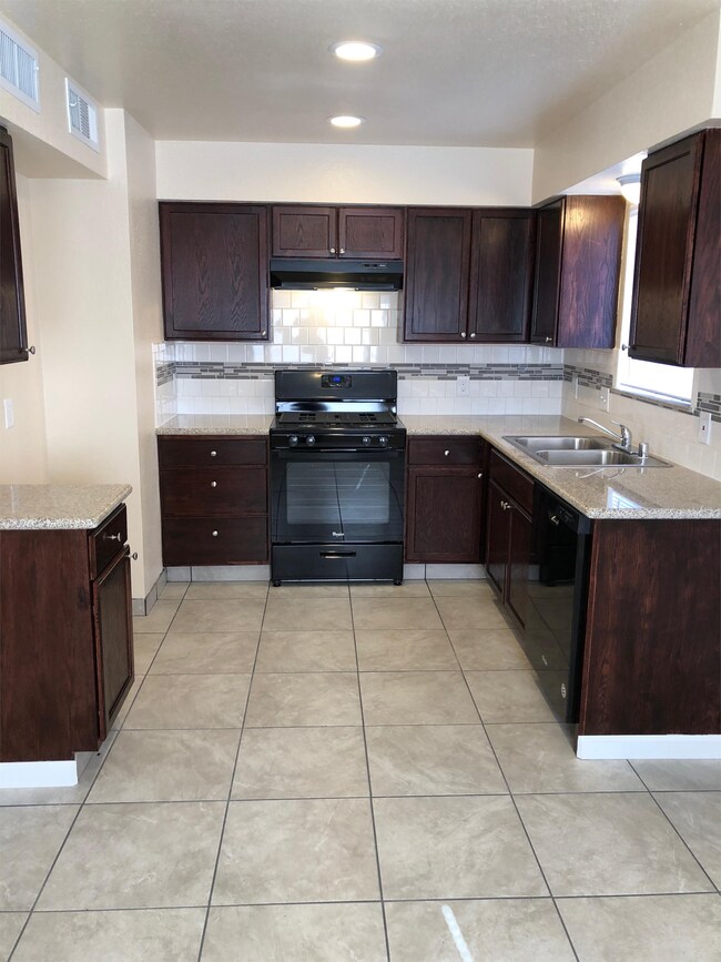 Foto del edificio - 4645 W Noble Ave