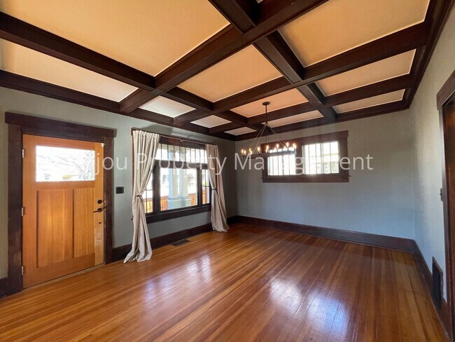 Foto del edificio - Charming Downtown Bungalow