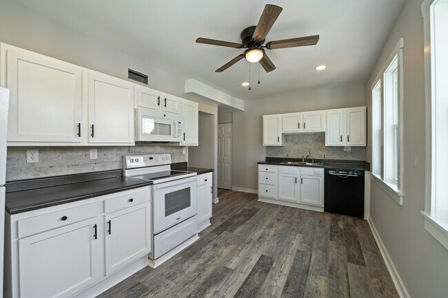 Foto del edificio - 1205 Charleston Ave