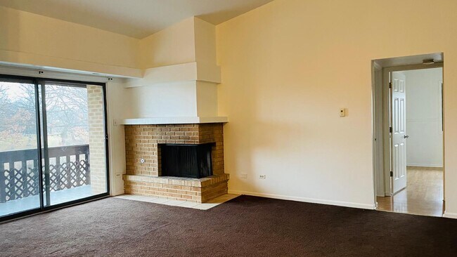 Foto del edificio - 6015 Lakeside Pl